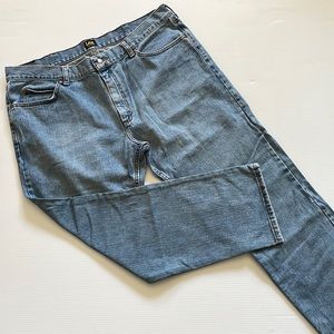Lee Regular fit light wash denim.  Men’s size 42 x 30